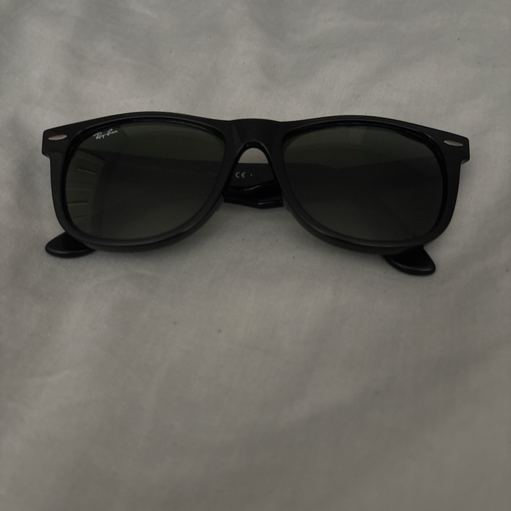 Ray-Ban Wayfarer Black Sunglasses